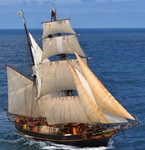 tres-hombres-under-sail